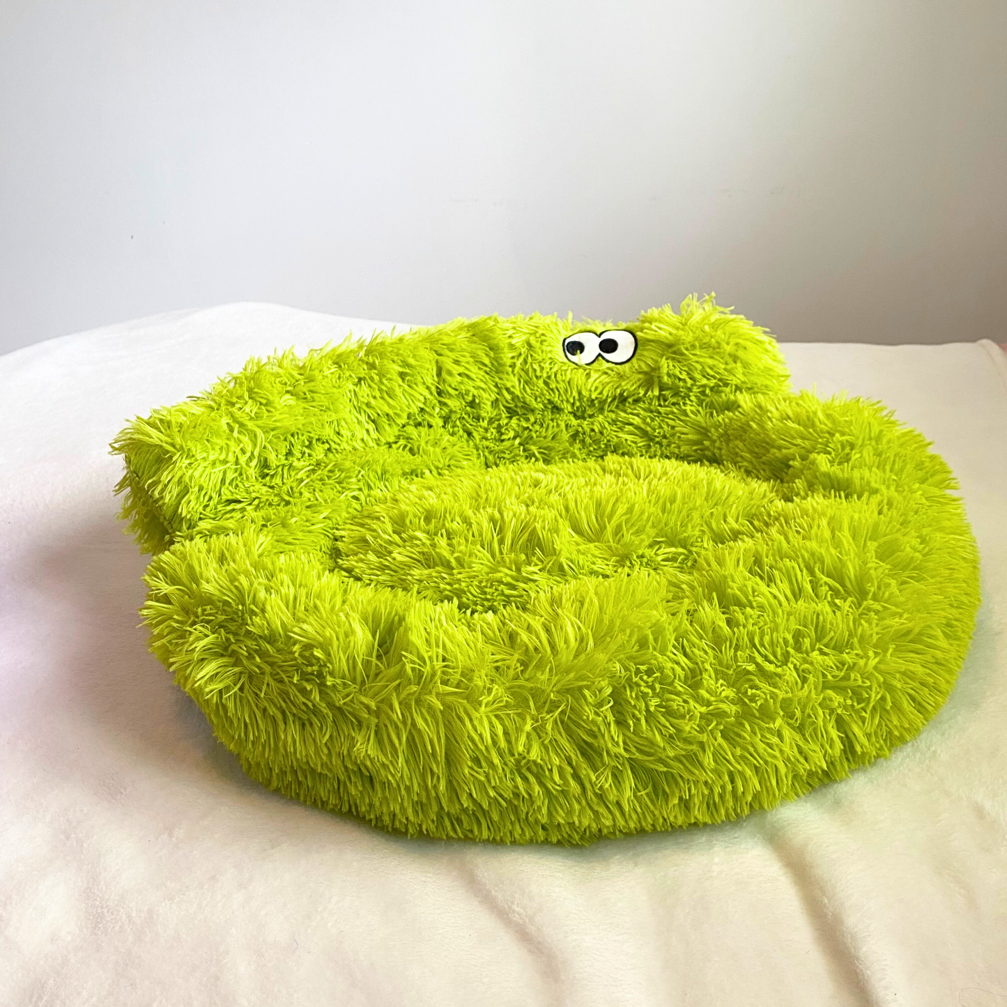 Snuggle Monster Pet Bed🐾