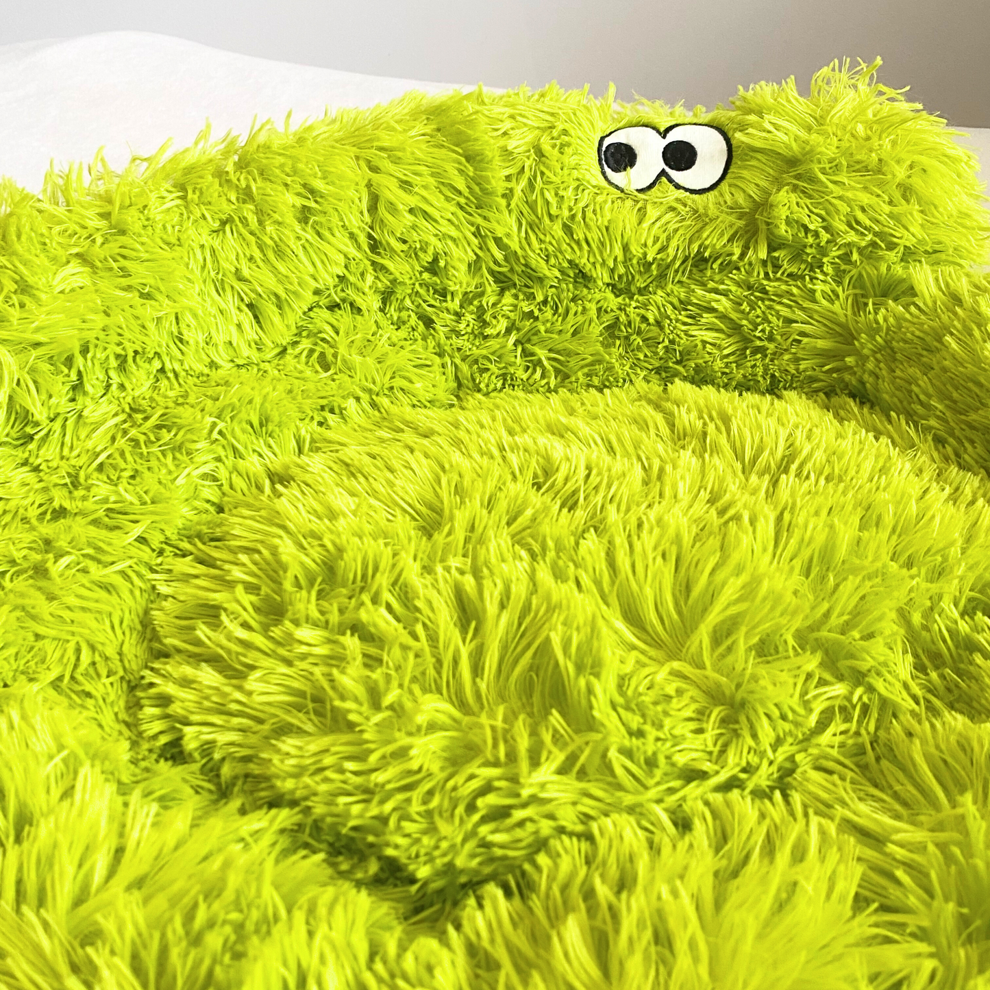 Snuggle Monster Pet Bed🐾